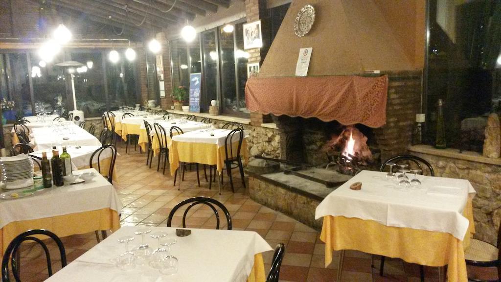 Albergo Ristorante Ferretti Monteluco Ngoại thất bức ảnh