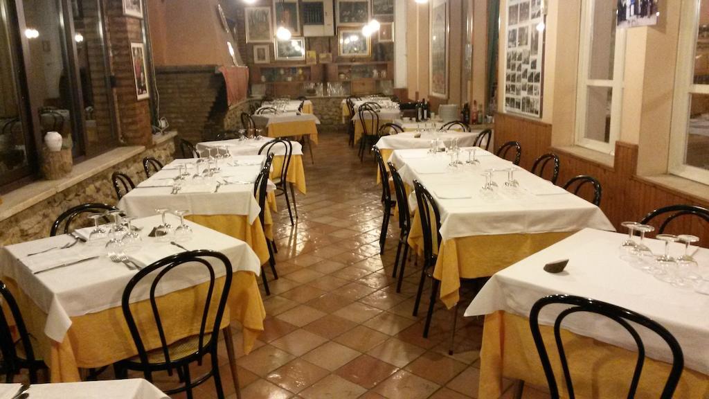 Albergo Ristorante Ferretti Monteluco Ngoại thất bức ảnh